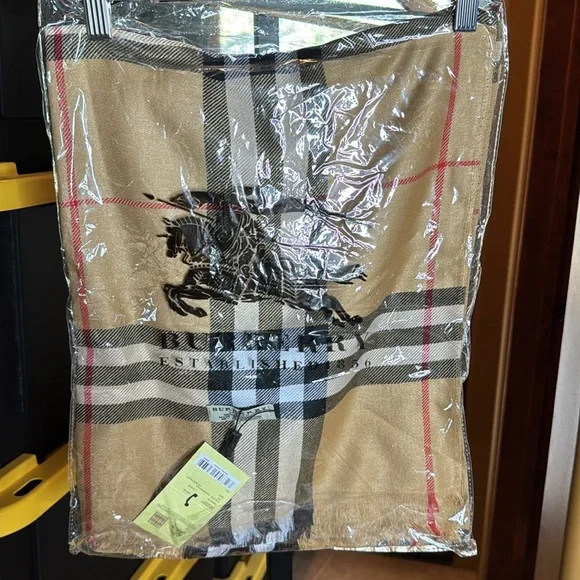 NWT Burberry Check Cashmere Scarf Tan Beetroot Classic Plaid
